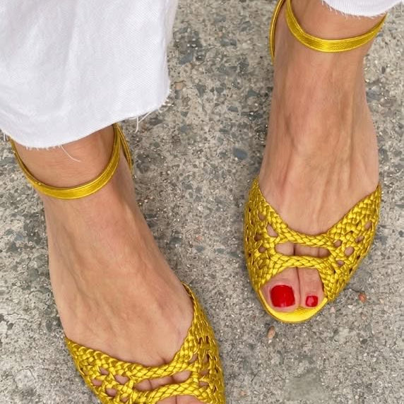 SANDALIAS ENTRELAZADAS DORADAS ISADORA