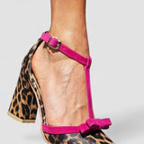 Leontina - Sandalias verdes con patrón de leopardo y detalle colorido