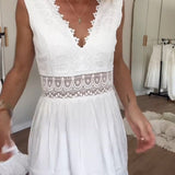 Kim - Vestido de Encaje con Escote en V