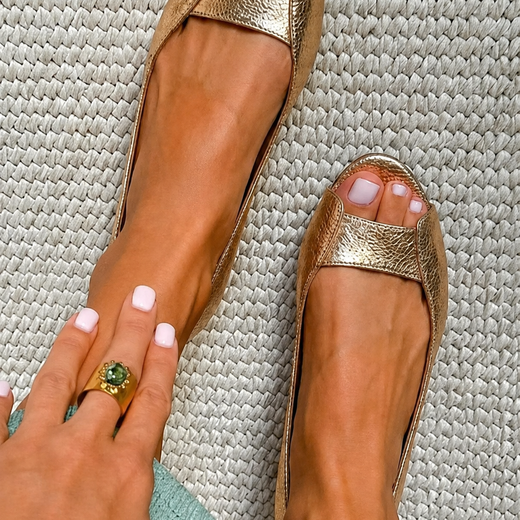 SANDALIAS DORADAS CONFORT CHIC ADELINA