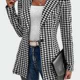 Blazer de línea elegante y refinada