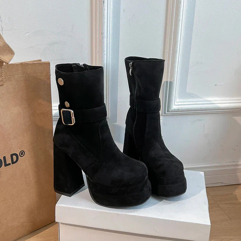 Amália - Botas de estilo urbano con personalidad y confianza