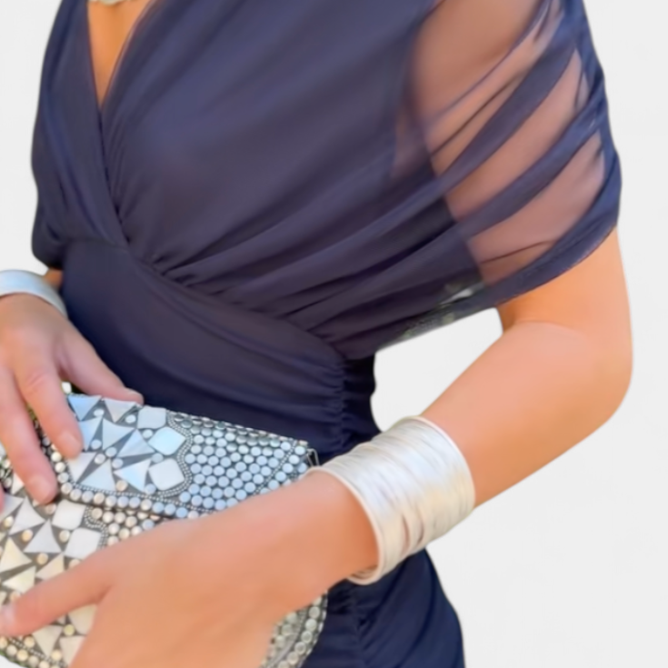 Luana - Vestido elegante con escote en V