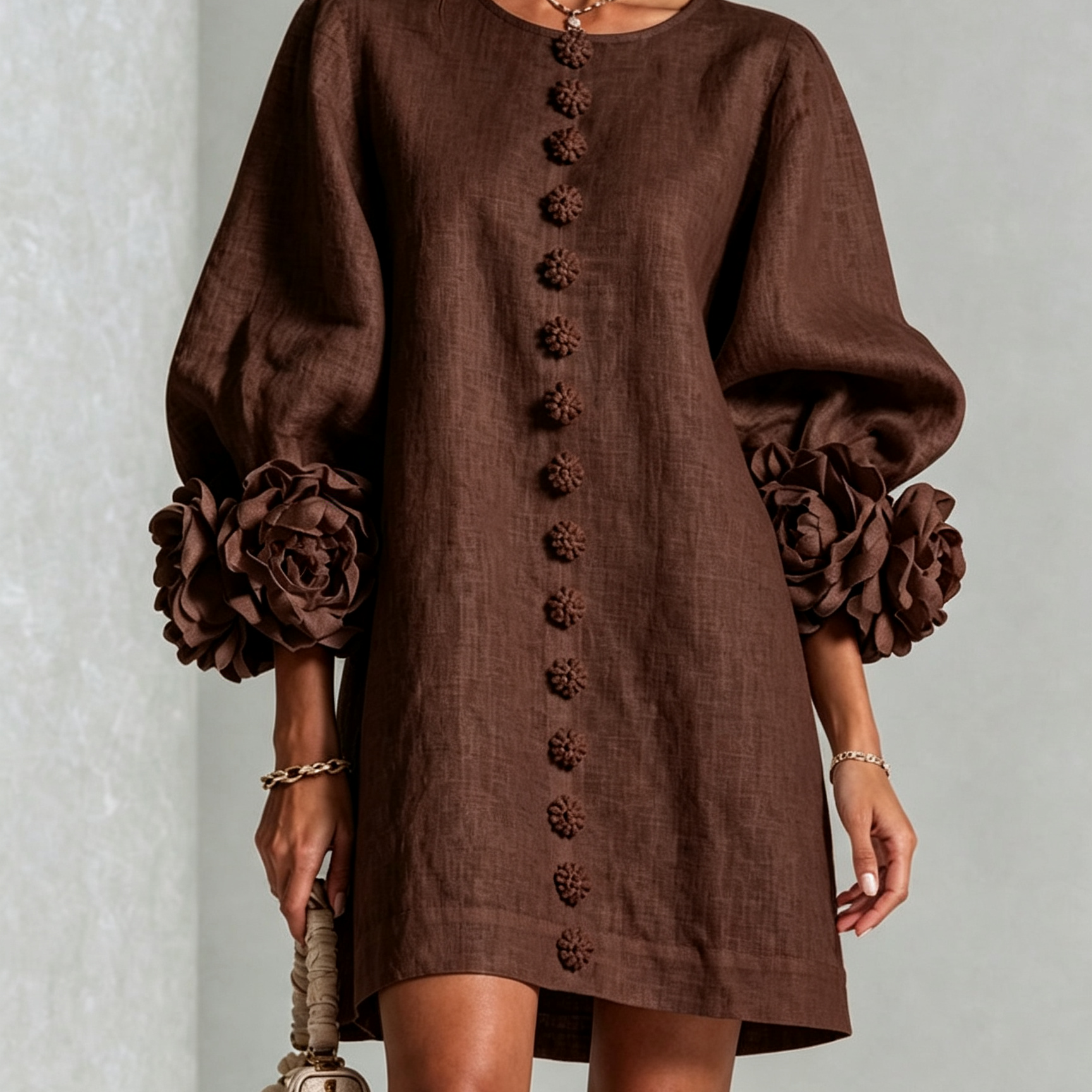 Amara - Mini Vestido Elegante con Botones Florales