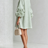 Amara - Mini Vestido Elegante con Botones Florales