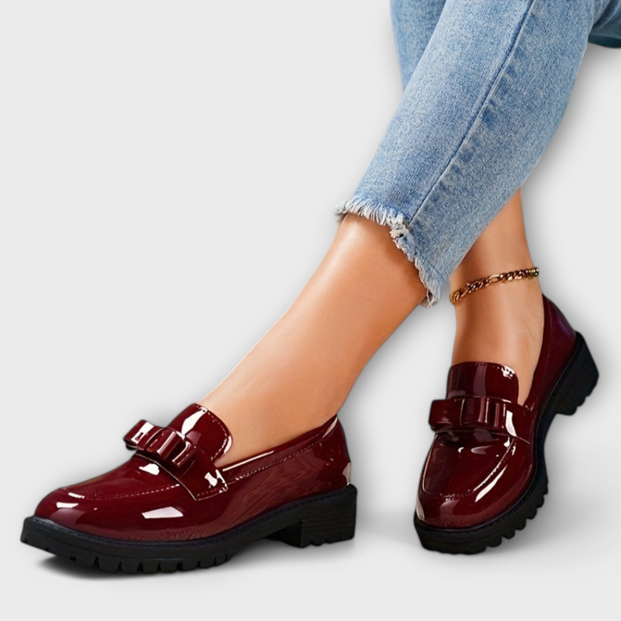 Mocasines Femeninos Negros en Charol con Lazo