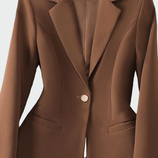 Blazer de línea moderna y elegante